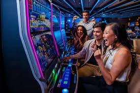 Sảnh game cwin777 với sportsbook, slot online và live casino trên mobile